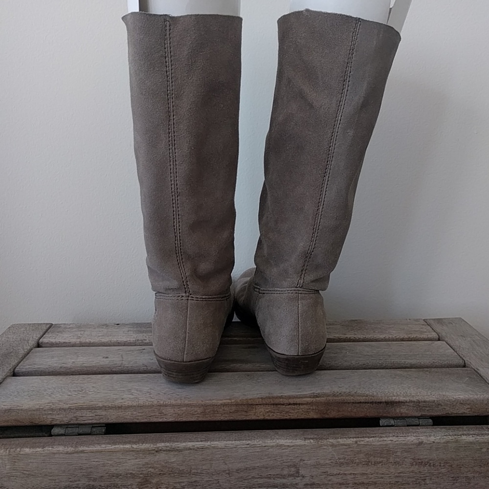 VINTAGE Nine West Flat Taupe Suede Boots